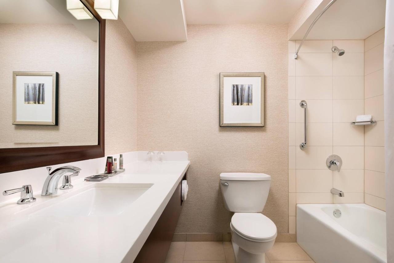 Chicago Marriott Naperville Bagian luar foto